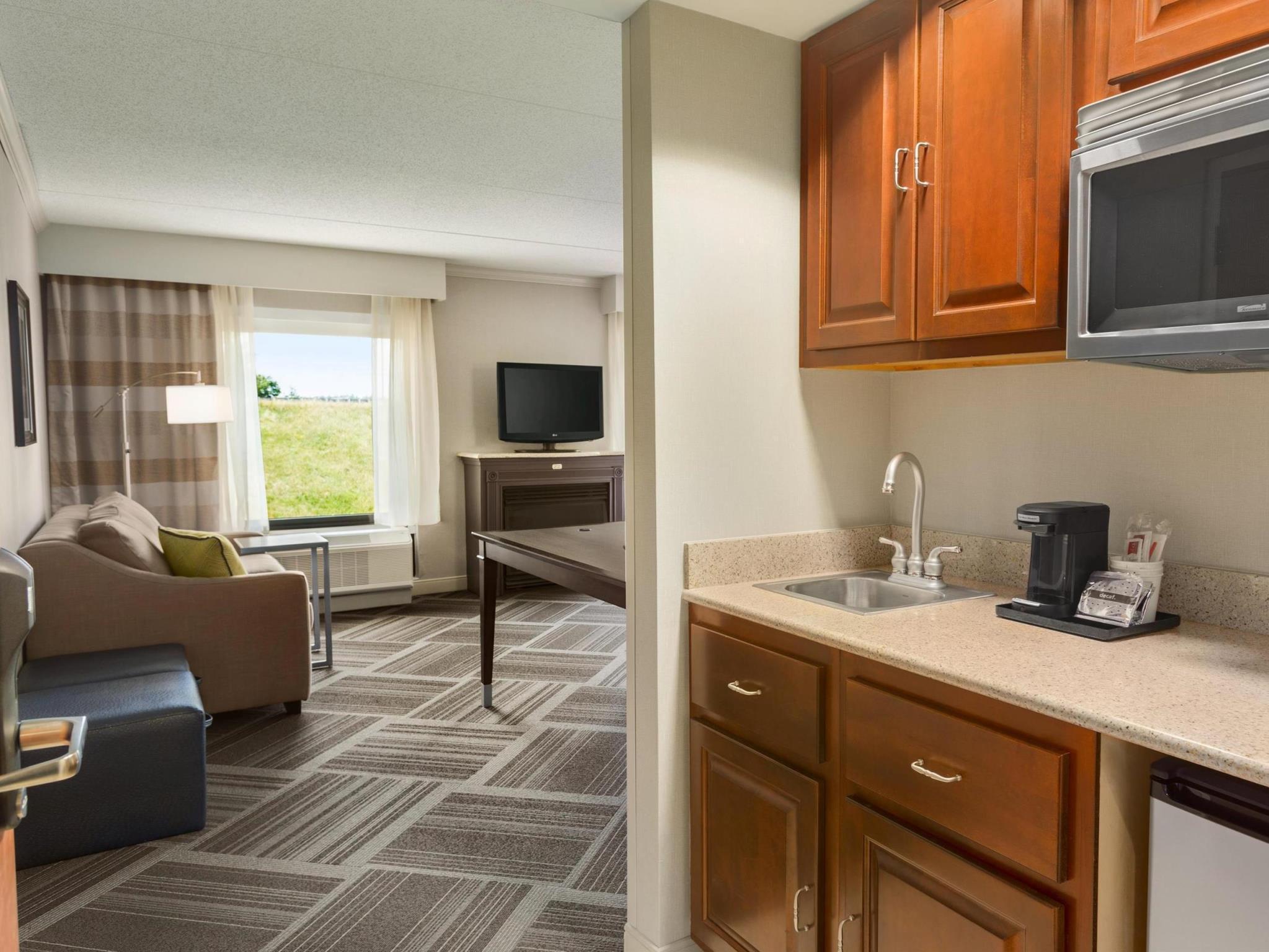 Hampton Inn & Suites By Hilton Manchester Bedford Exteriör bild