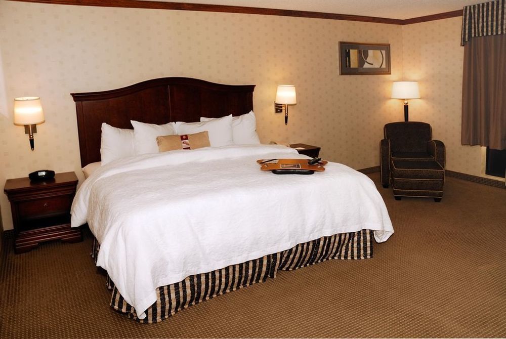 Hampton Inn & Suites By Hilton Manchester Bedford Rum bild