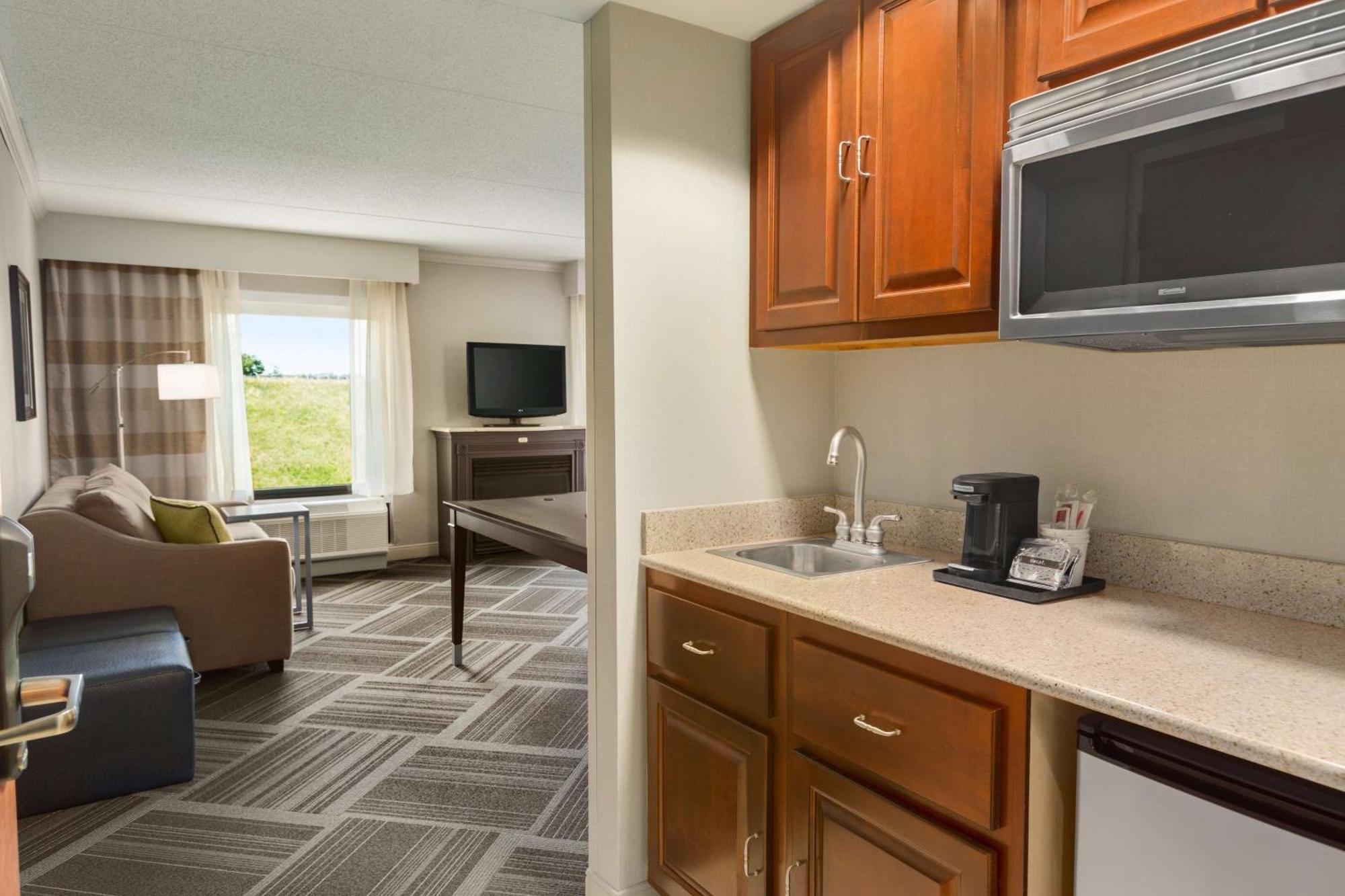 Hampton Inn & Suites By Hilton Manchester Bedford Exteriör bild