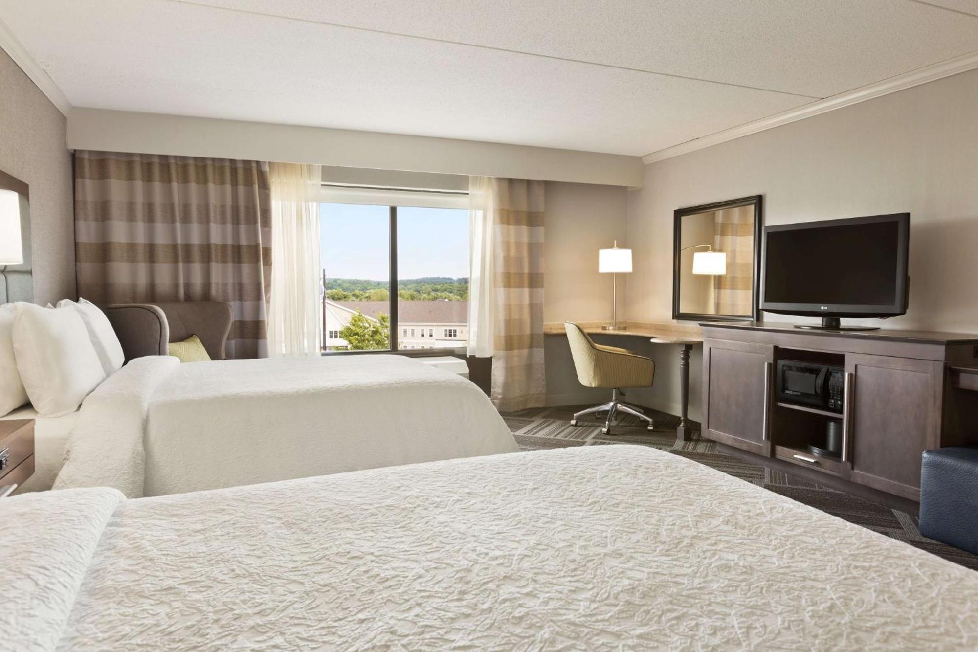 Hampton Inn & Suites By Hilton Manchester Bedford Exteriör bild