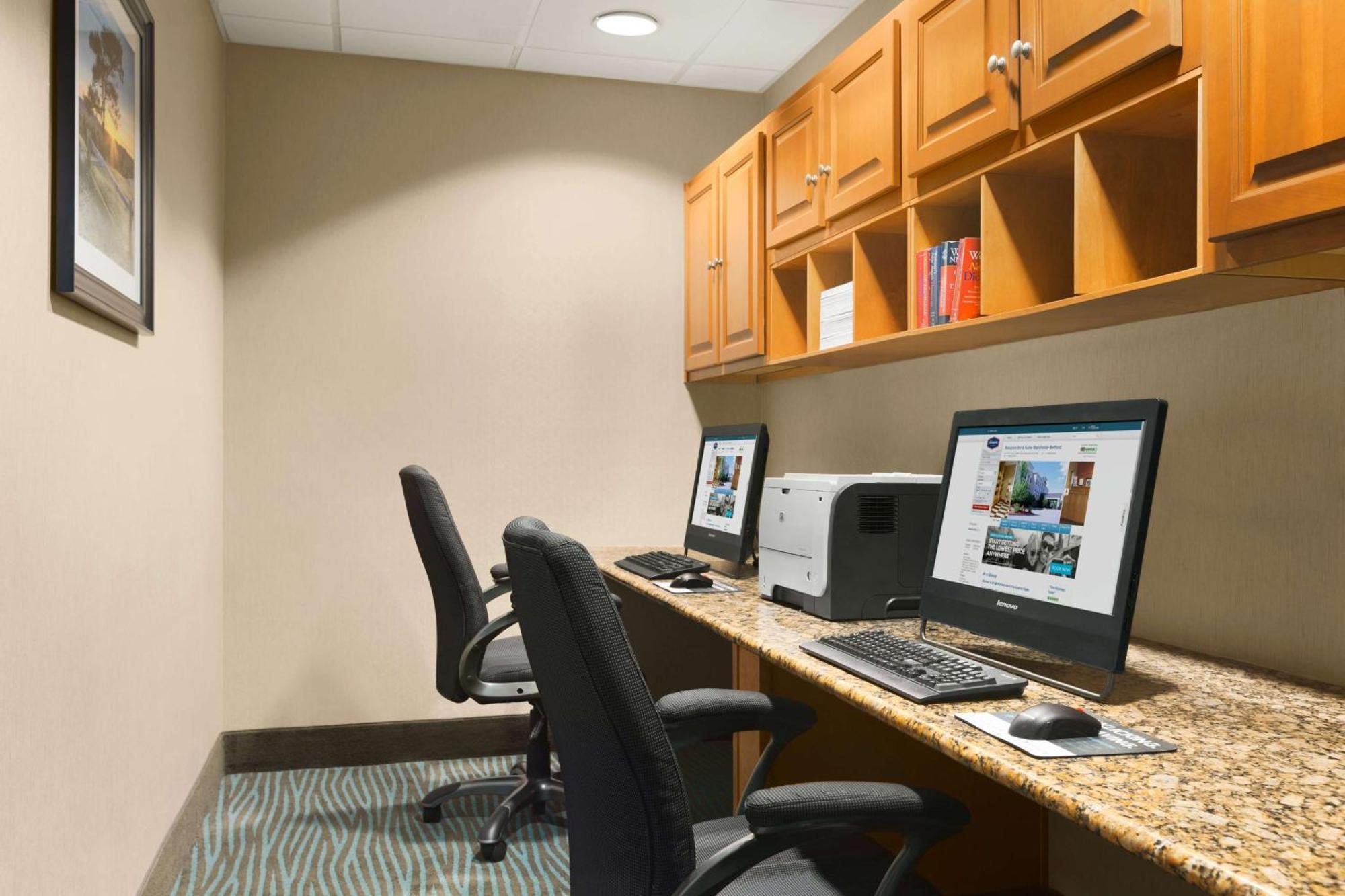 Hampton Inn & Suites By Hilton Manchester Bedford Exteriör bild