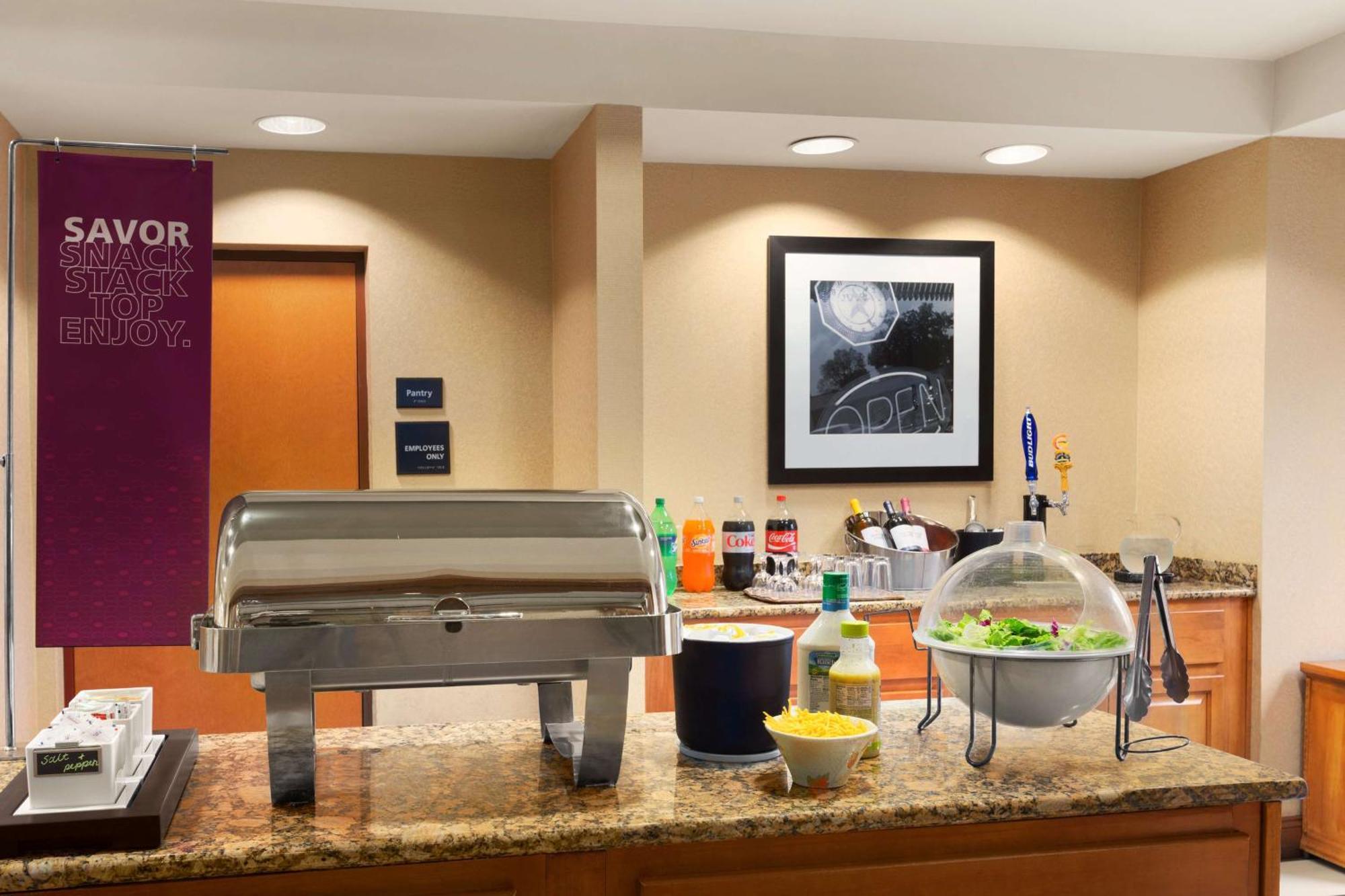 Hampton Inn & Suites By Hilton Manchester Bedford Exteriör bild