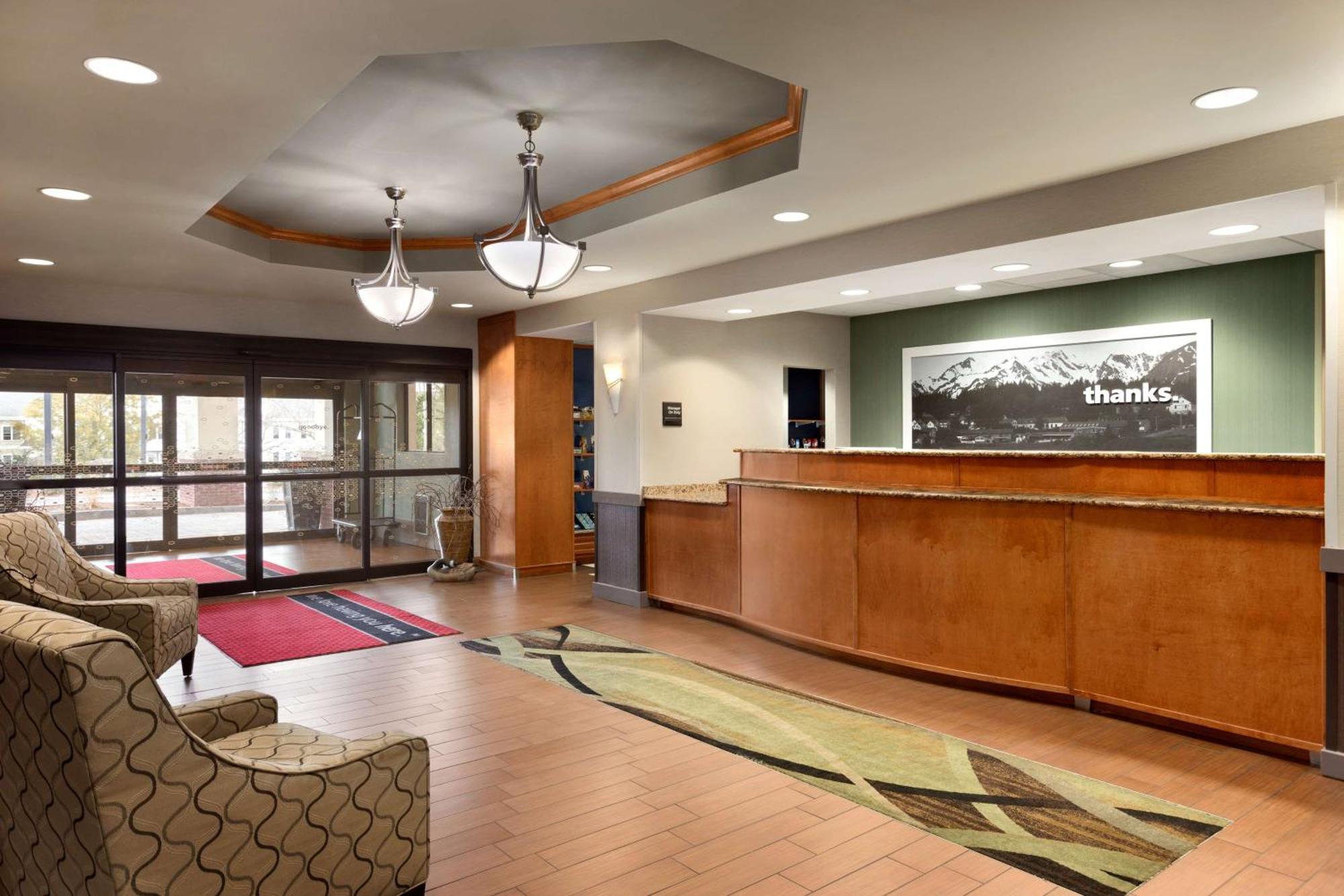 Hampton Inn & Suites By Hilton Manchester Bedford Exteriör bild
