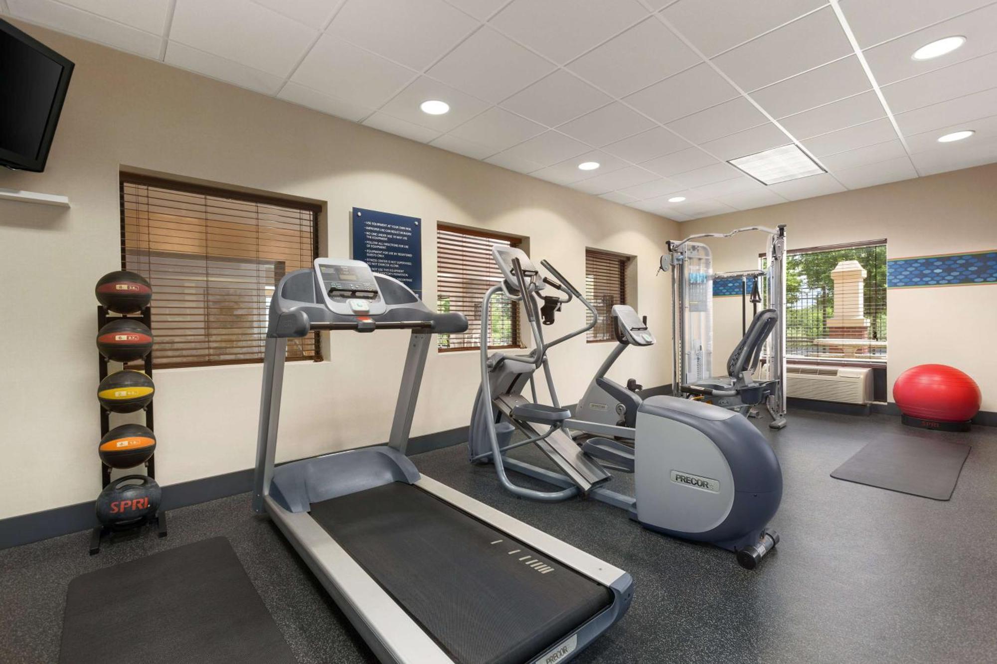 Hampton Inn & Suites By Hilton Manchester Bedford Exteriör bild