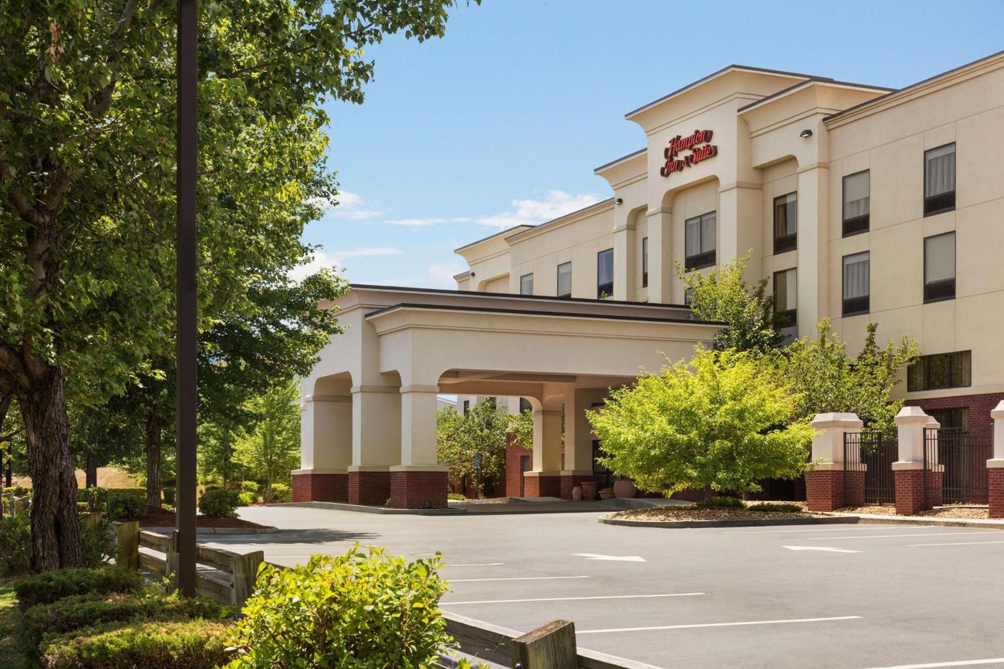 Hampton Inn & Suites By Hilton Manchester Bedford Exteriör bild