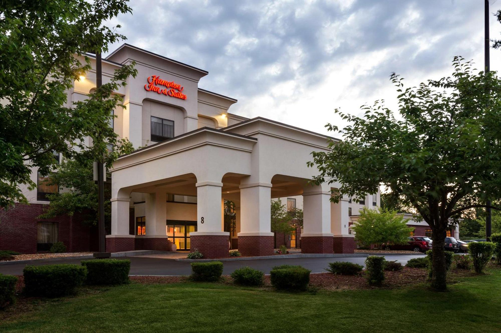 Hampton Inn & Suites By Hilton Manchester Bedford Exteriör bild